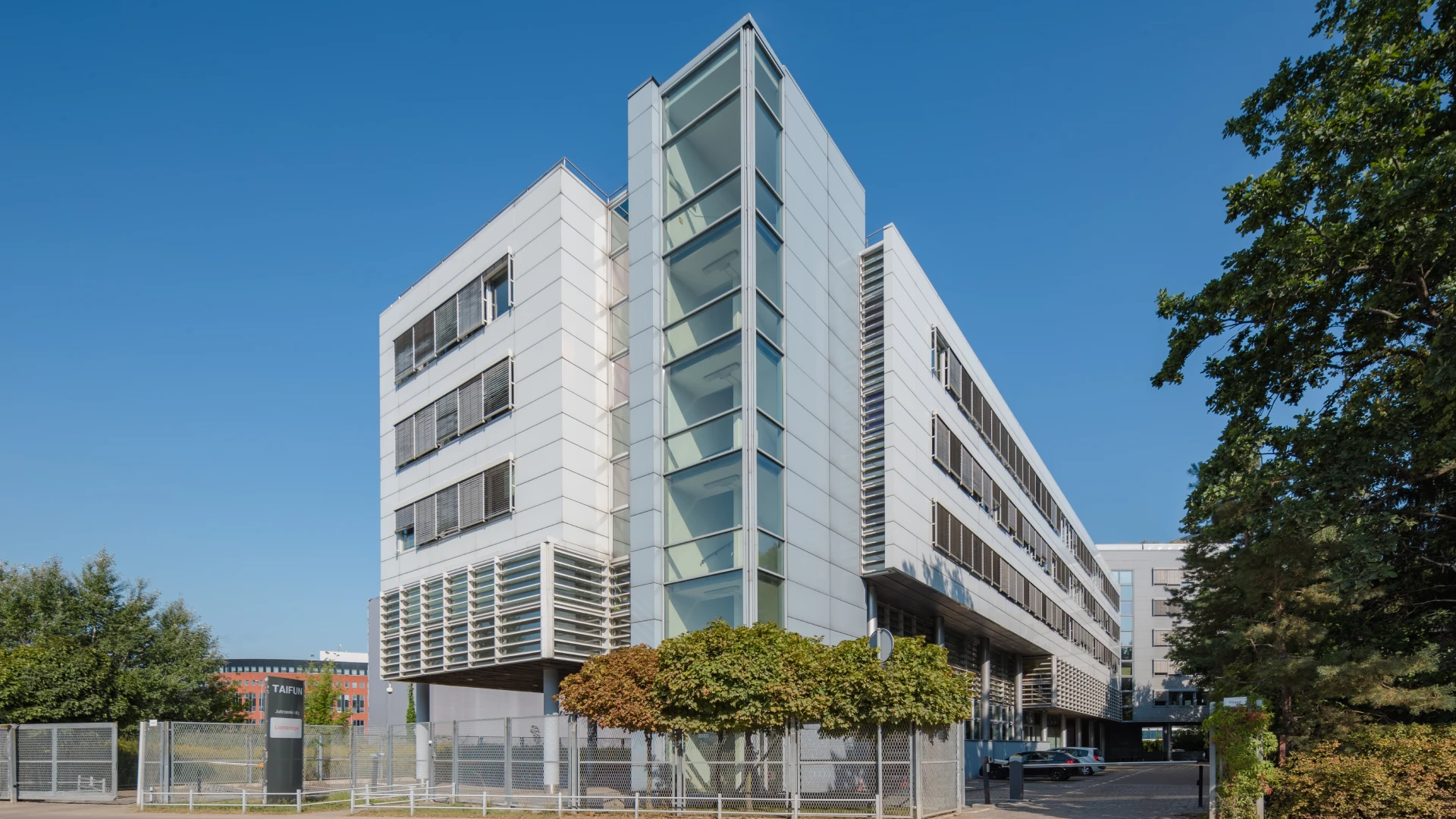 Indotek Group sells Warsaw office building to Lazarski University